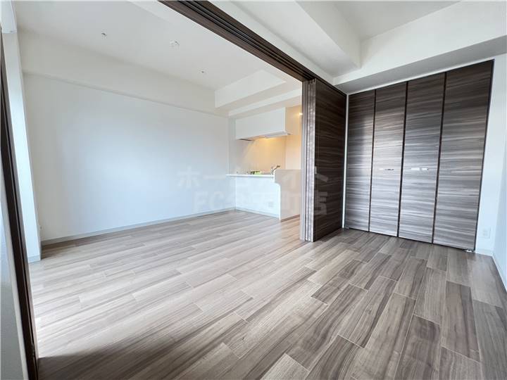 居室・リビング　こちらのリビングで趣味の時間をお楽しみください