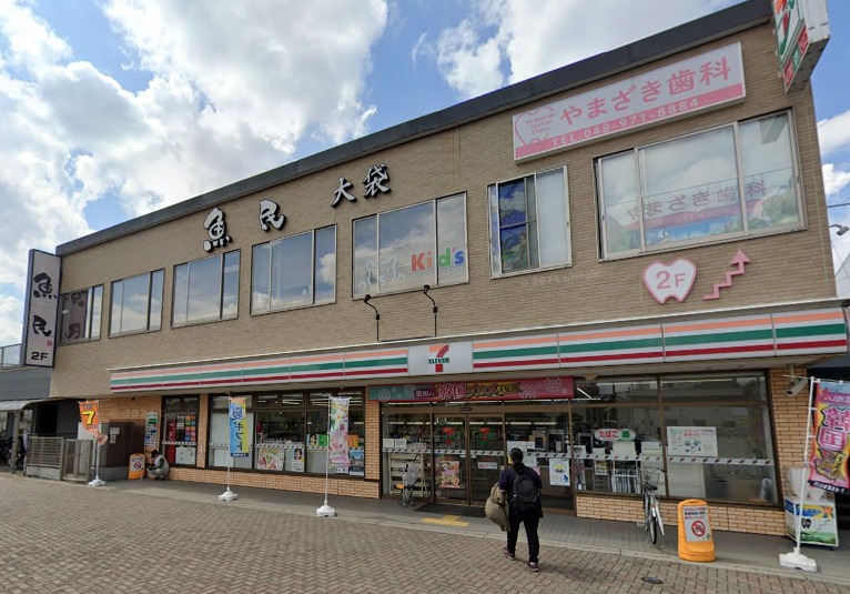 コンビニ　セブンイレブン越谷大袋駅西口店（コンビニ）まで564m