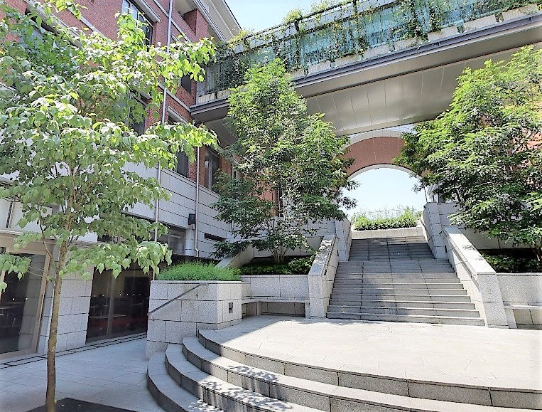 大学・短大　私立同志社大学烏丸キャンパス（大学・短大）まで2053m