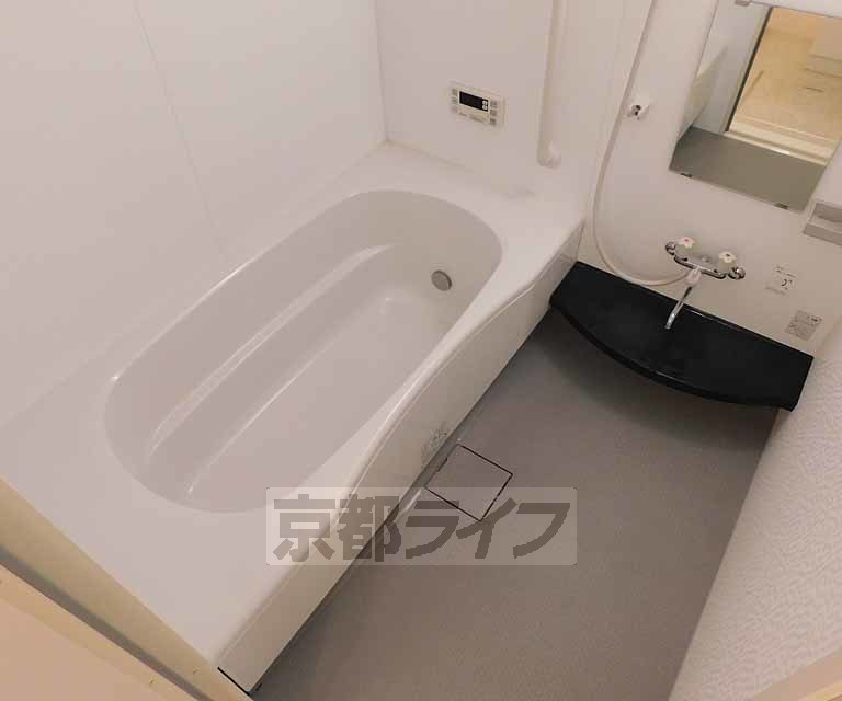 バス・シャワールーム　大きなお風呂です