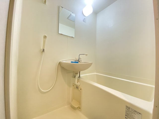 バス・シャワールーム　同型タイプの写真です。