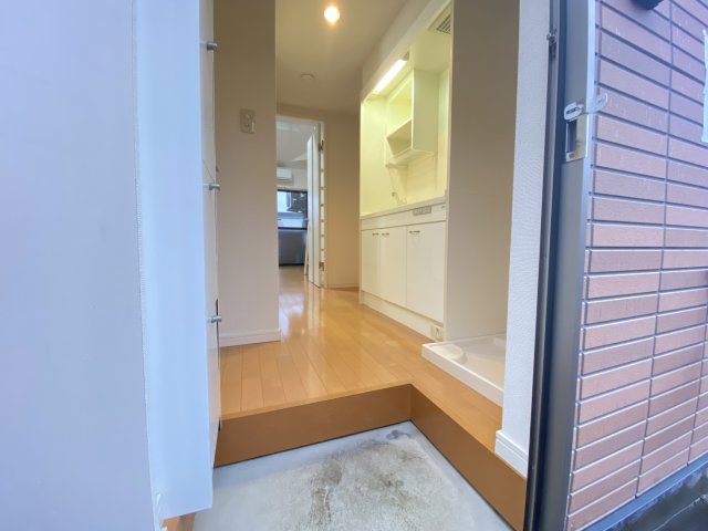 玄関　同型タイプの写真です。