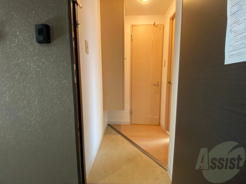 玄関　玄関です。すぐ広いリビングにつながっています。