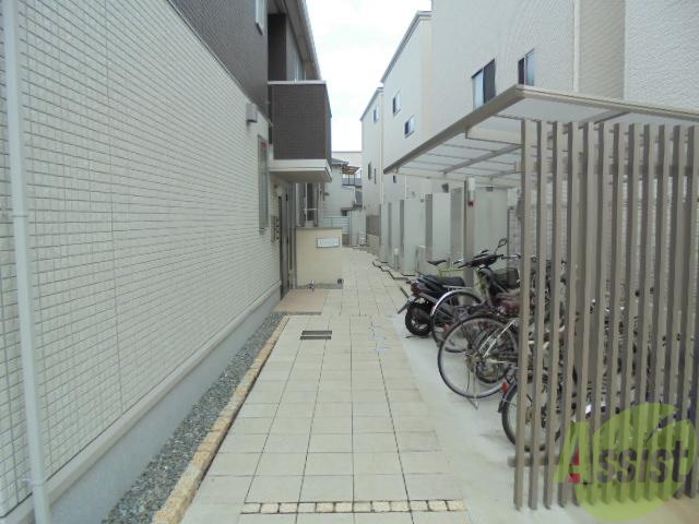 エントランス　こちらからお入りください