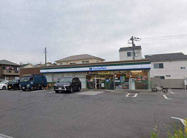 コンビニ　ファミリーマート（コンビニ）まで385m