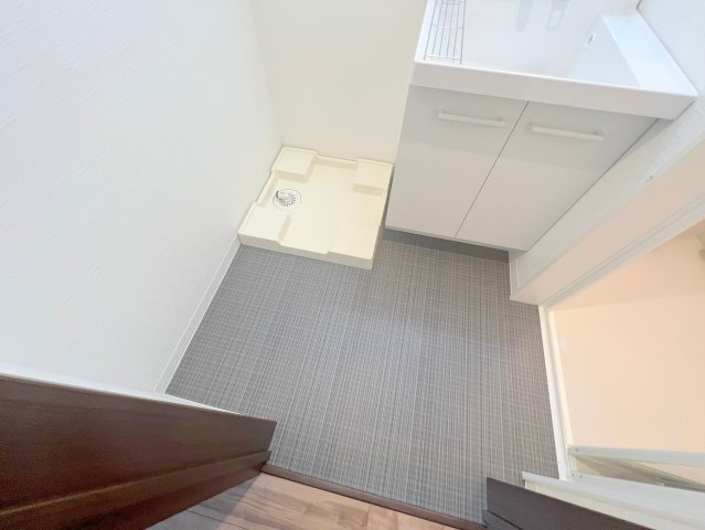 洗面設備　脱衣スペースも広い洗面所です。