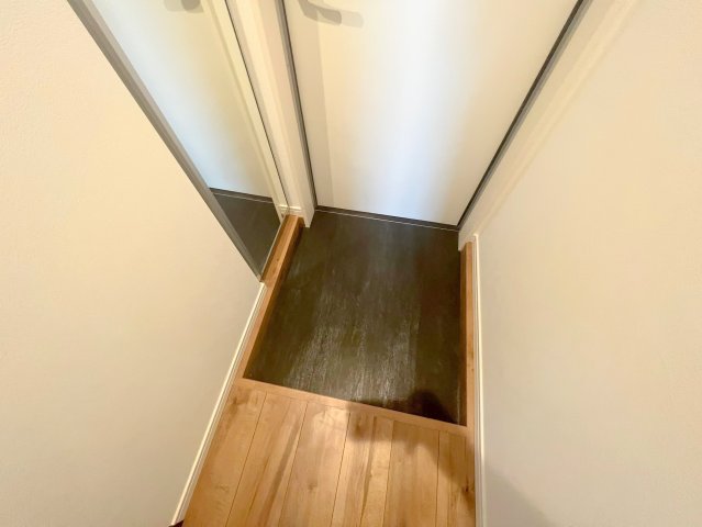 玄関　玄関を開けると解放感のある空間がひろがりますよ。