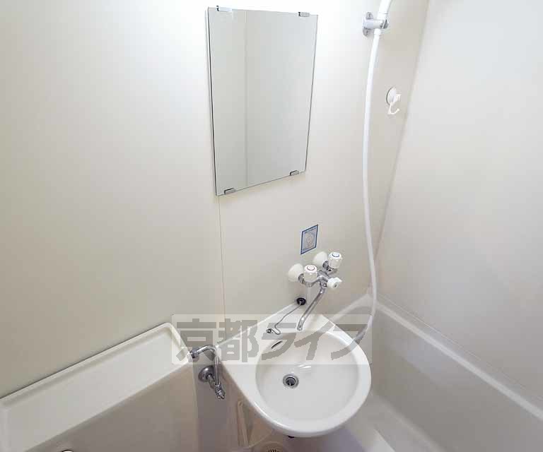 洗面設備　浴室内に洗面台があります。