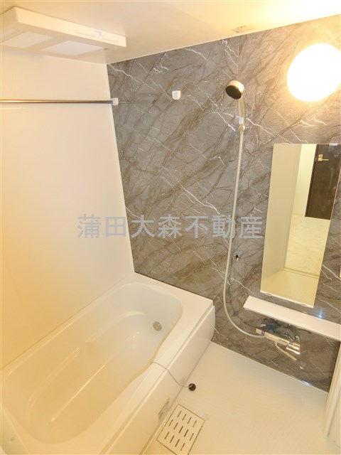 バス・シャワールーム　バスルーム　お風呂　浴室乾燥機・追い焚き機能付き