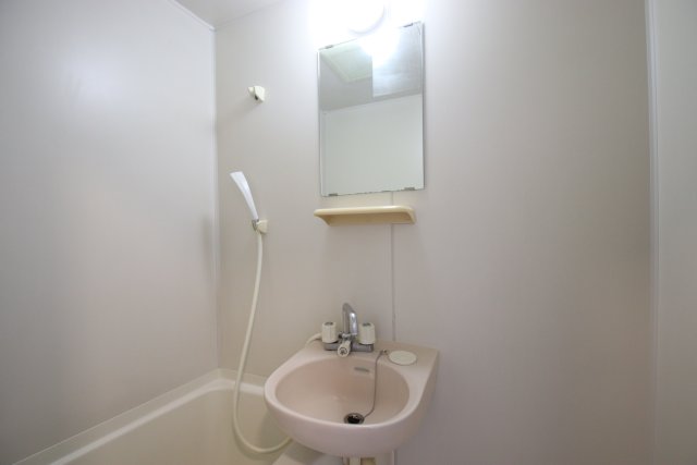 洗面設備　※他の号室の参考写真です※