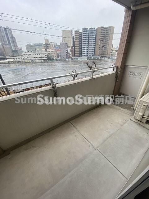 バルコニー　バルコニーからの眺めを楽しみながら食事をしませんか