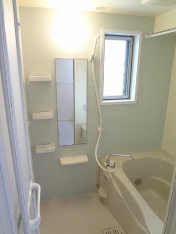 バス・シャワールーム　落ち着いた空間のお風呂です