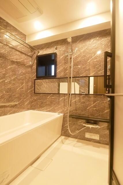 バス・シャワールーム　コンパクトで使いやすいお風呂です