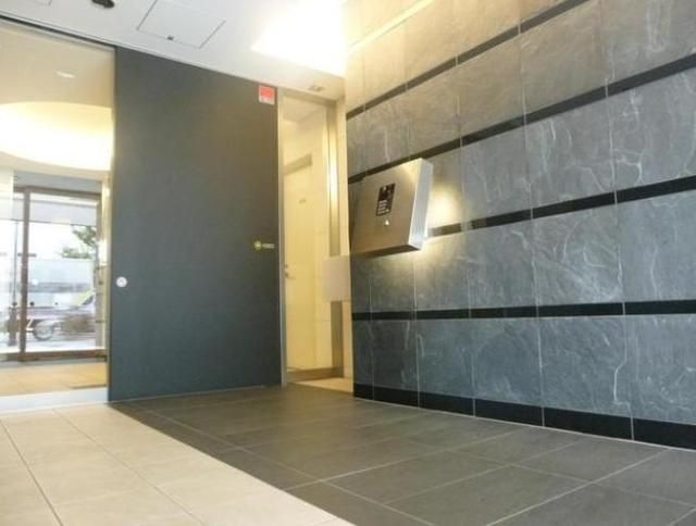 エントランス　★オートロック完備のエントランス★