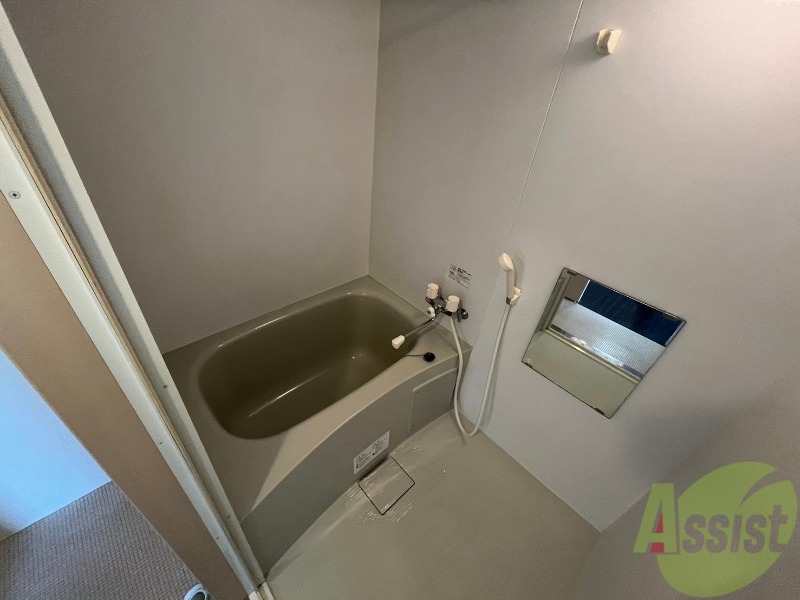 バス・シャワールーム　こちらはお風呂。一日の疲れをここで癒してください。