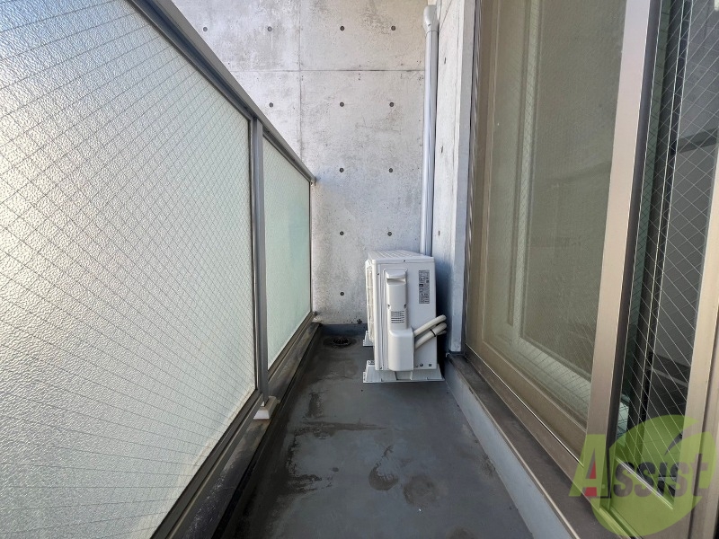 バルコニー　こちらはバルコニー。洗濯物が干せるようになっています。