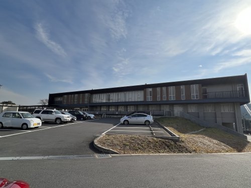 小学校　四街道市立栗山小学校（小学校）まで647m