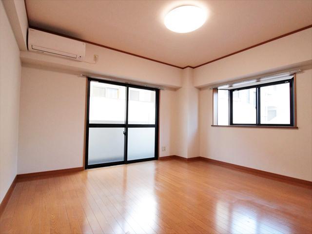 居室・リビング　松山市緑町　サンローズィア緑町　リビング