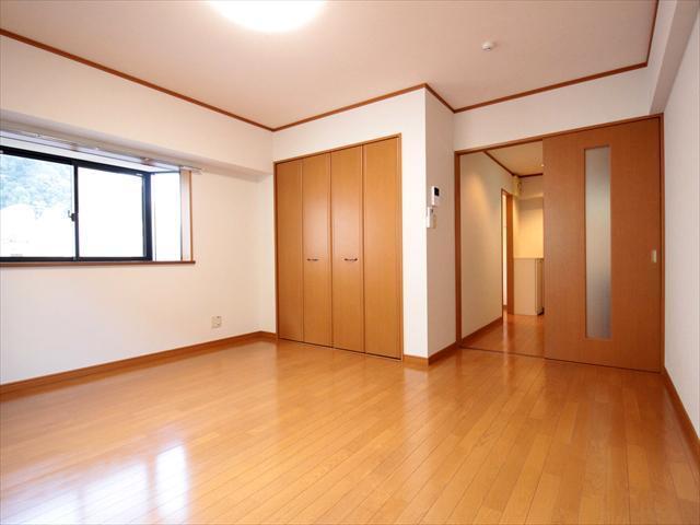 居室・リビング　松山市緑町　サンローズィア緑町　リビング