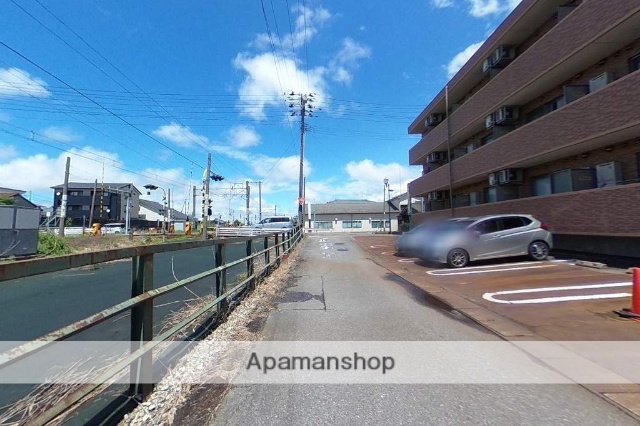 その他　前面道路（その他）まで0m