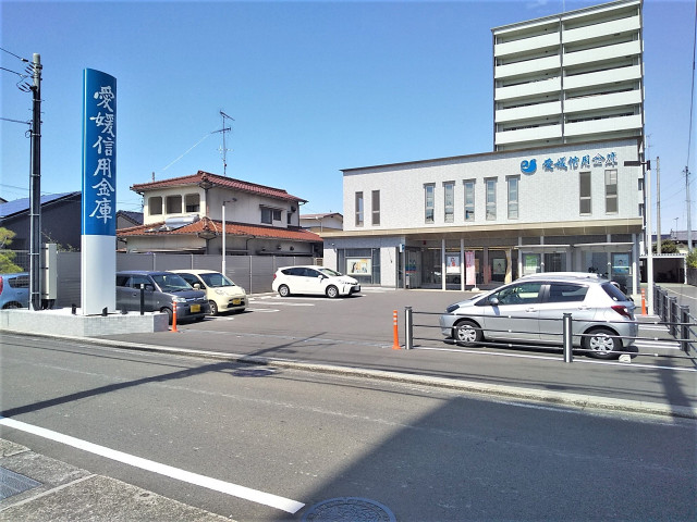 銀行　愛媛信用金庫余戸支店（銀行）まで663m