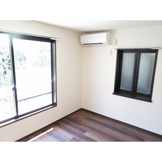 居室・リビング　こちらの居間で趣味の時間をお楽しみください