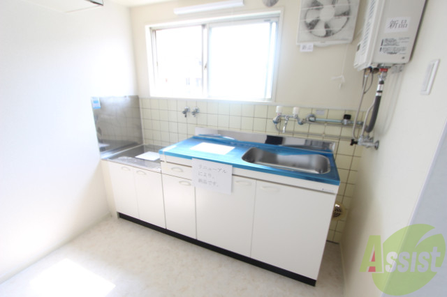 キッチン　新品のキッチンにリフォーム済ですよ。