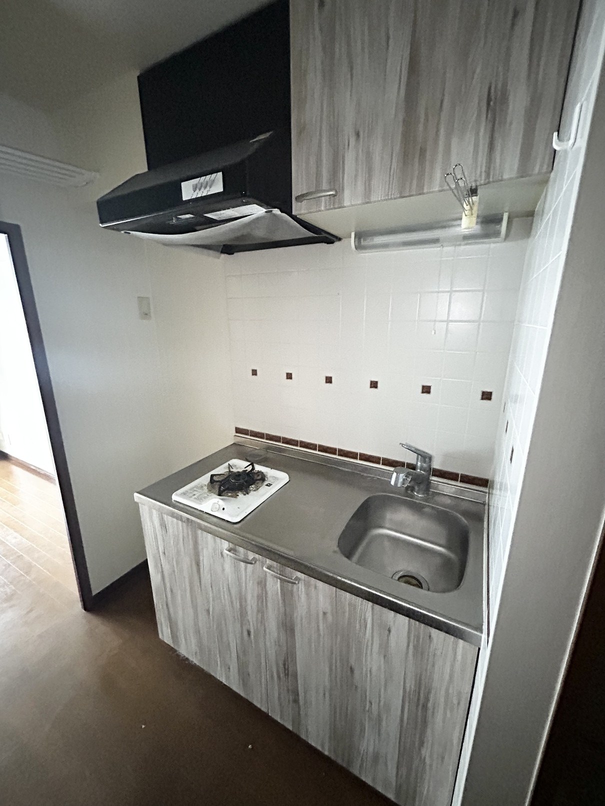 キッチン　クリーニング前の写真です。