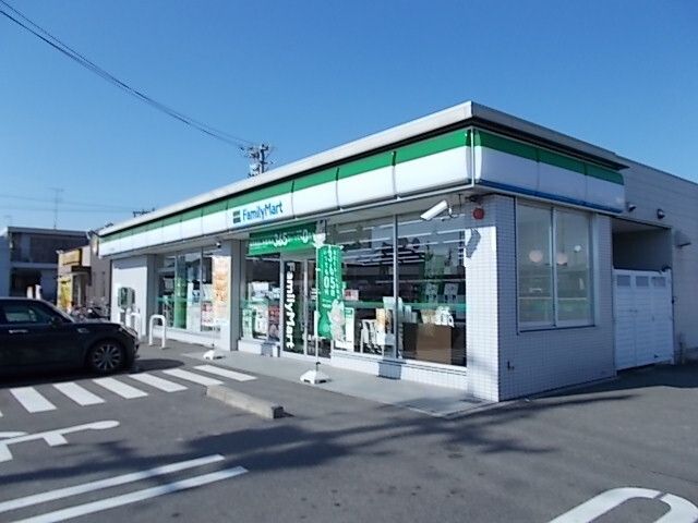 コンビニ　ファミリーマート岐阜北鶉店（コンビニ）まで550m
