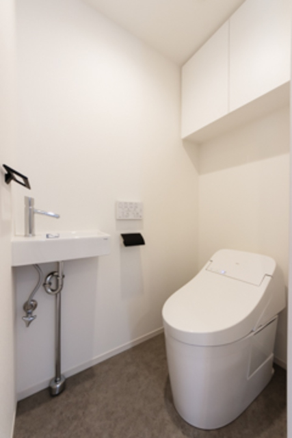 トイレ　※写真は同タイプ住戸です。