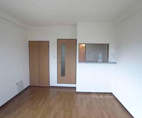 居室・リビング　南向きのお部屋は明るいですよ