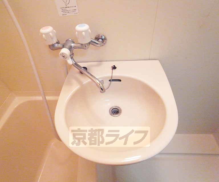 洗面設備　洗面は浴室にあります。