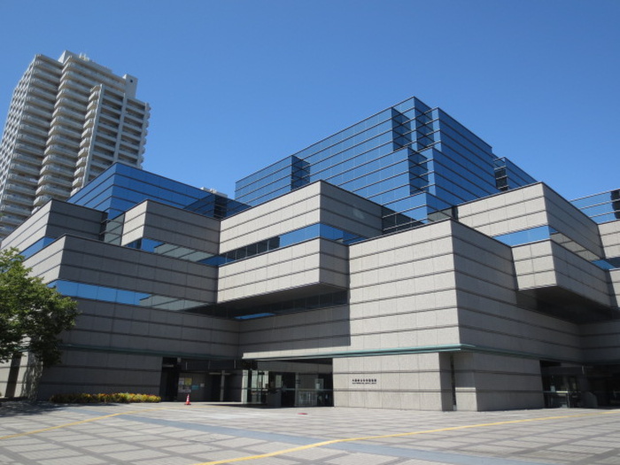 図書館　中央図書館（図書館）まで800m