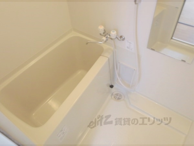 バス・シャワールーム　お風呂・トイレ別々です