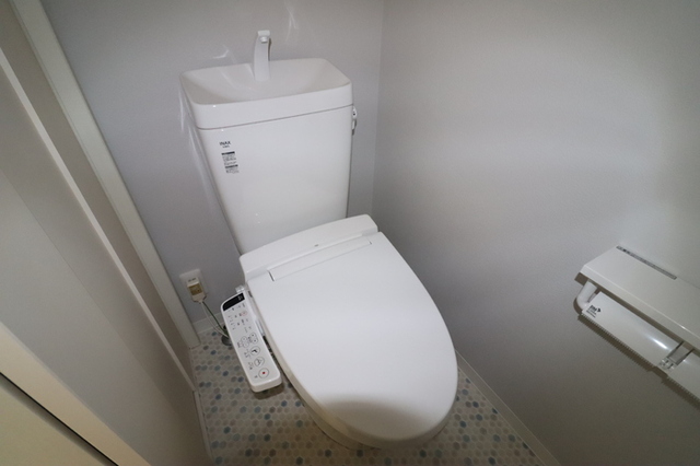 トイレ　温水洗浄暖房便座