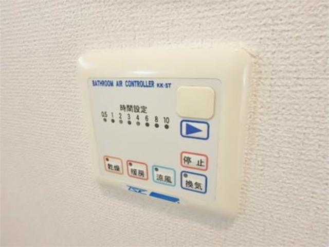 バス・シャワールーム　雨の日も安心の浴室乾燥機付き