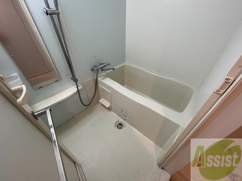 バス・シャワールーム　お風呂になります。一日の疲れを癒してくださいね。