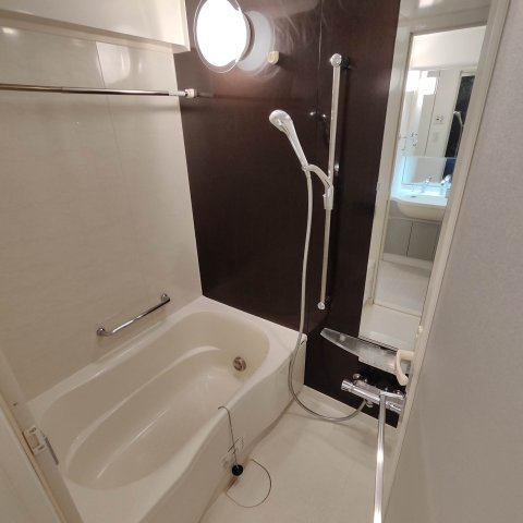 バス・シャワールーム　ゆったり過ごせるお風呂です