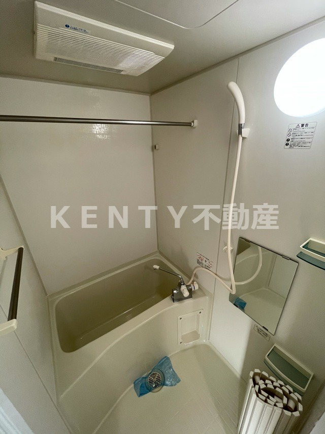 バス・シャワールーム　コンパクトで使いやすいお風呂です