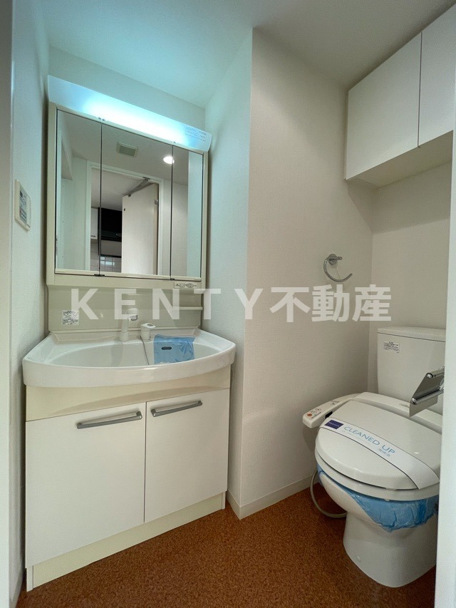 洗面設備　明るい洗面所です