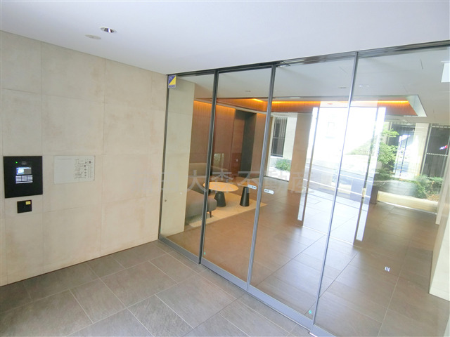 エントランス　防犯カメラTVモニター付オートロック宅配BOXメールBOX管