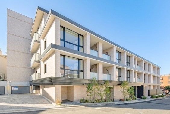 建物外観　2023年11月築　RC鉄筋コンクリート造地上5階建て総戸数