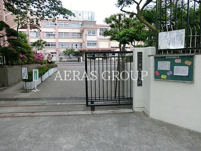 小学校　豊島区立巣鴨小学校（小学校）まで245m