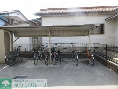 その他共有部分　屋根付き駐輪場