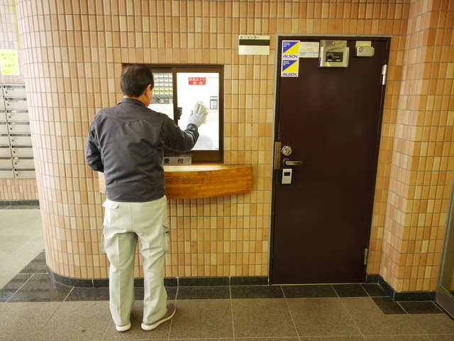 セキュリティ　安心の交代制日勤管理人さん８：００～２０：００日曜定休