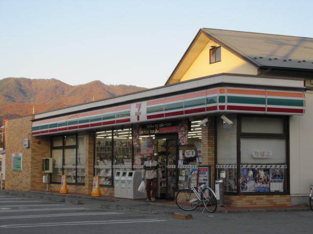 コンビニ　セブンイレブン徒歩１０分（コンビニ）まで750m