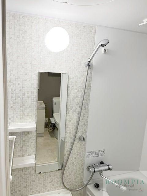 バス・シャワールーム　同タイプの別のお部屋です。