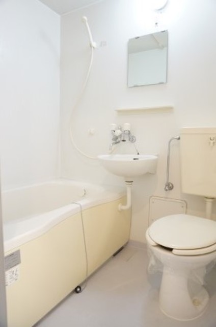 バス・シャワールーム　丸洗い可能！お掃除ラクラクの洗面台付き３点ユニットです☆