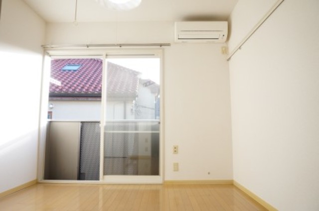 居室・リビング　室内はフローリングで雰囲気のいい内装です！