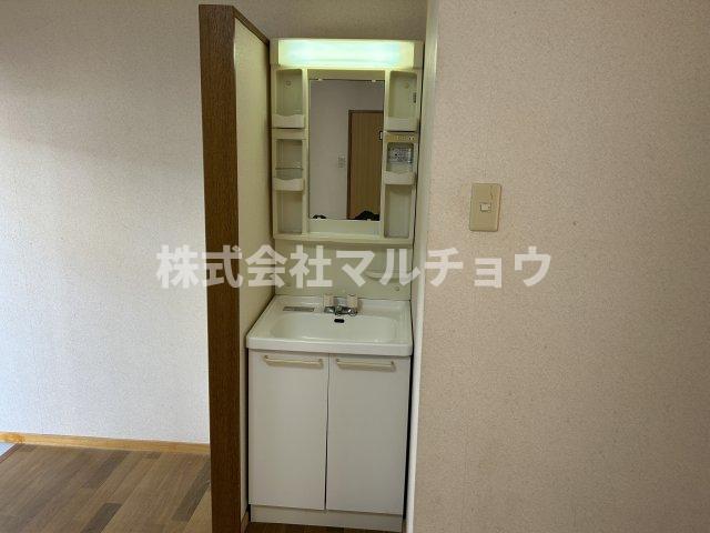 洗面設備　スペースが確保できる洗面所です